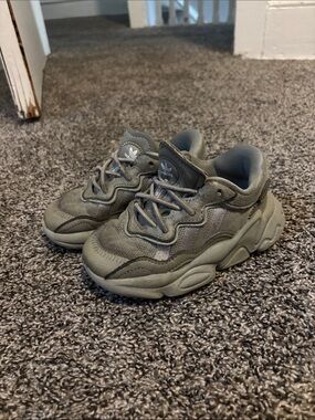 adidas Kids Olive-Tone Chunky Runner Sneakers